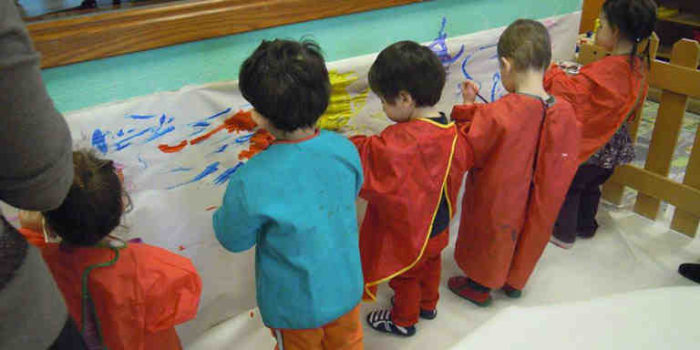 Pourquoi faire de la peinture en crèche ?