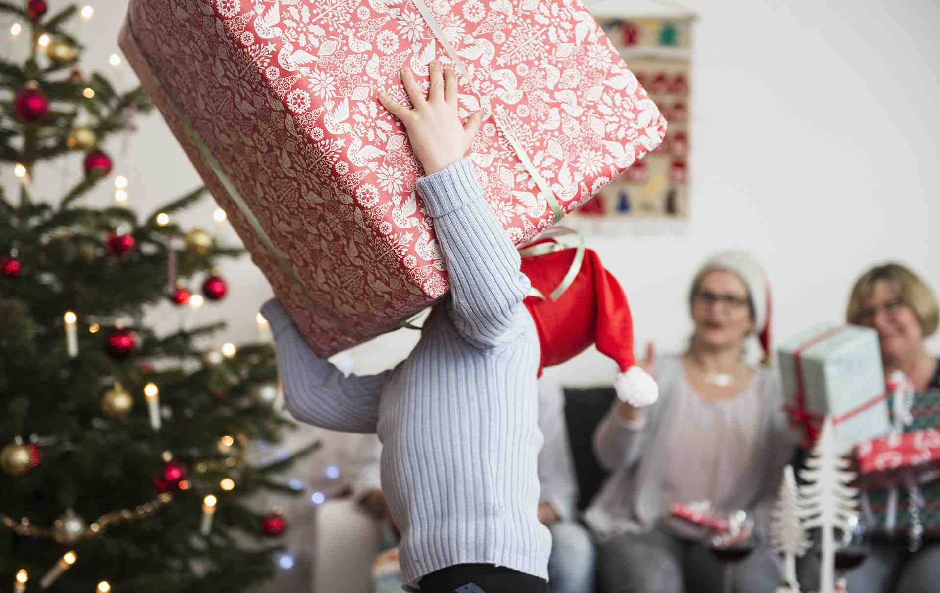 Comment distribuer les cadeaux de Noël ?